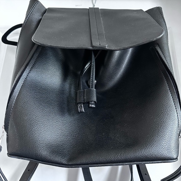 Zara Backpack - Picture 2 of 2